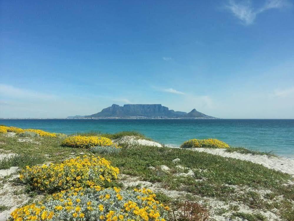 The Sir David Boutique Guest House Bloubergstrand Exterior photo